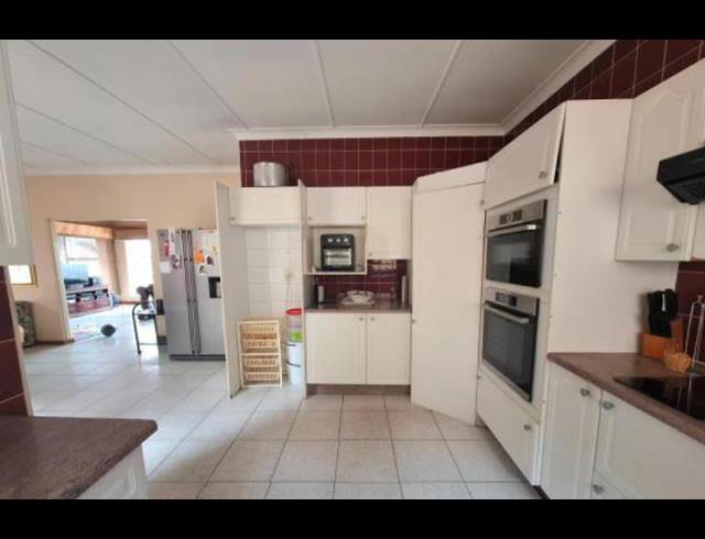 5 BEDROOM HOUSE FOR SALE IN SUNNYROCK